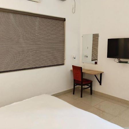 Hotel Lakeview By Bookingcare Chhatarpur Екстер'єр фото
