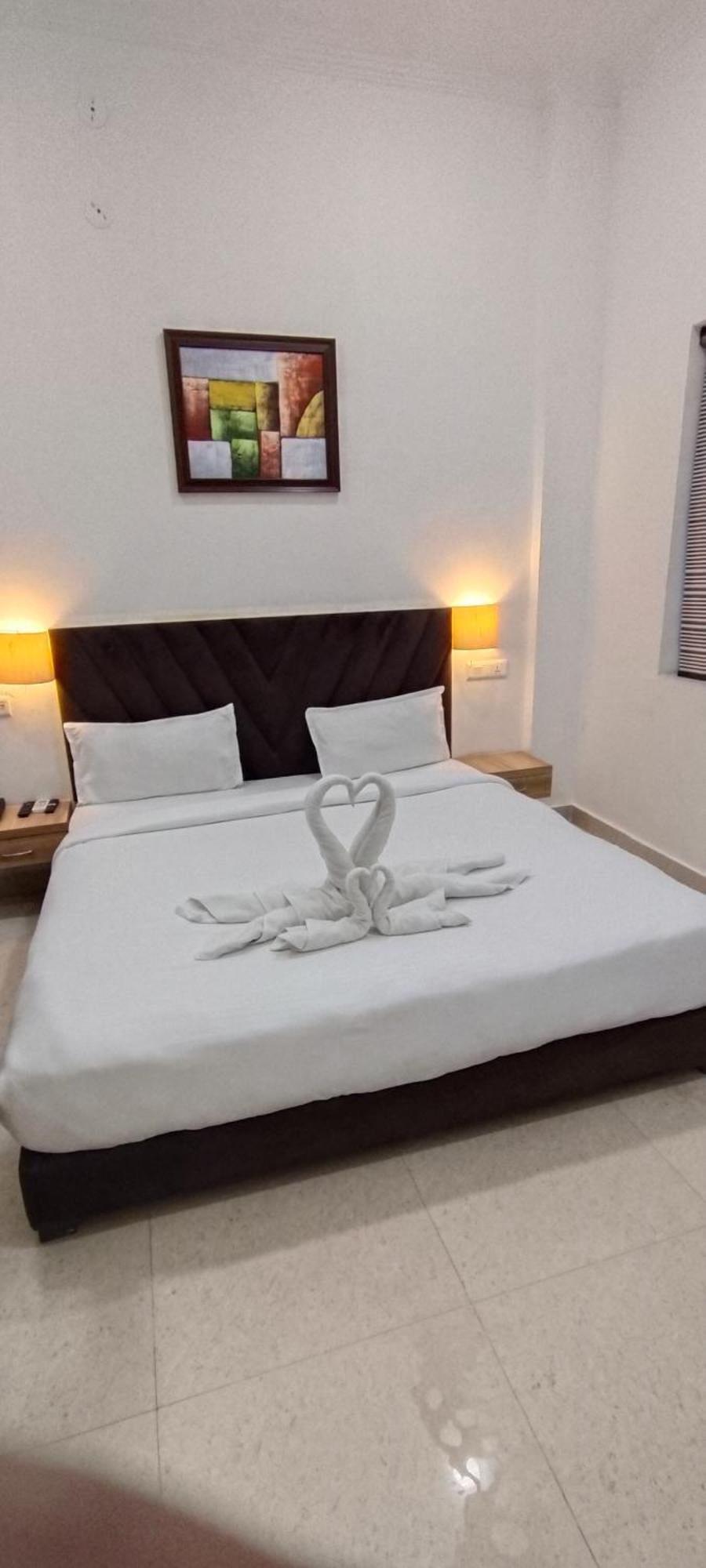 Hotel Lakeview By Bookingcare Chhatarpur Екстер'єр фото