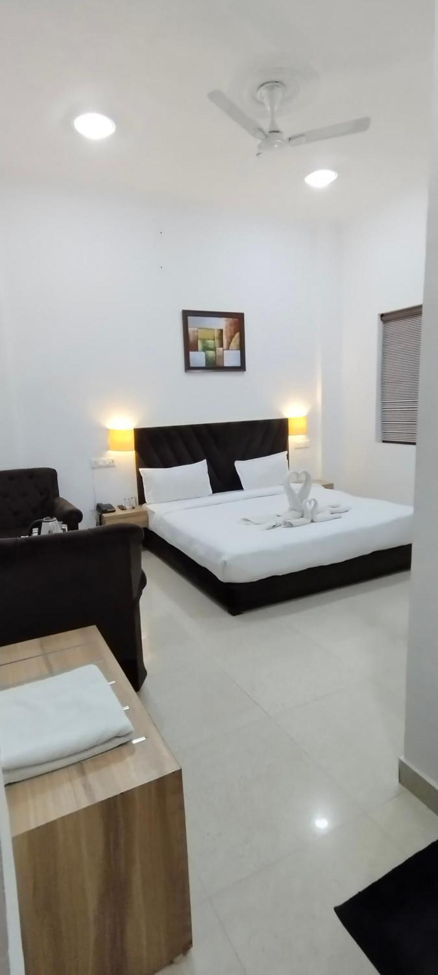 Hotel Lakeview By Bookingcare Chhatarpur Екстер'єр фото