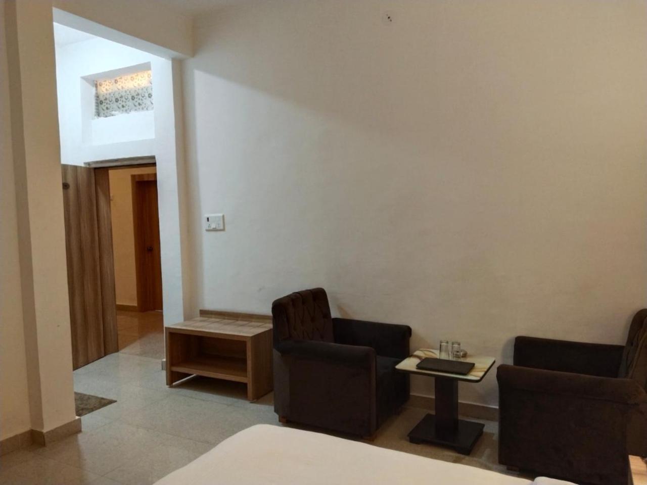 Hotel Lakeview By Bookingcare Chhatarpur Екстер'єр фото
