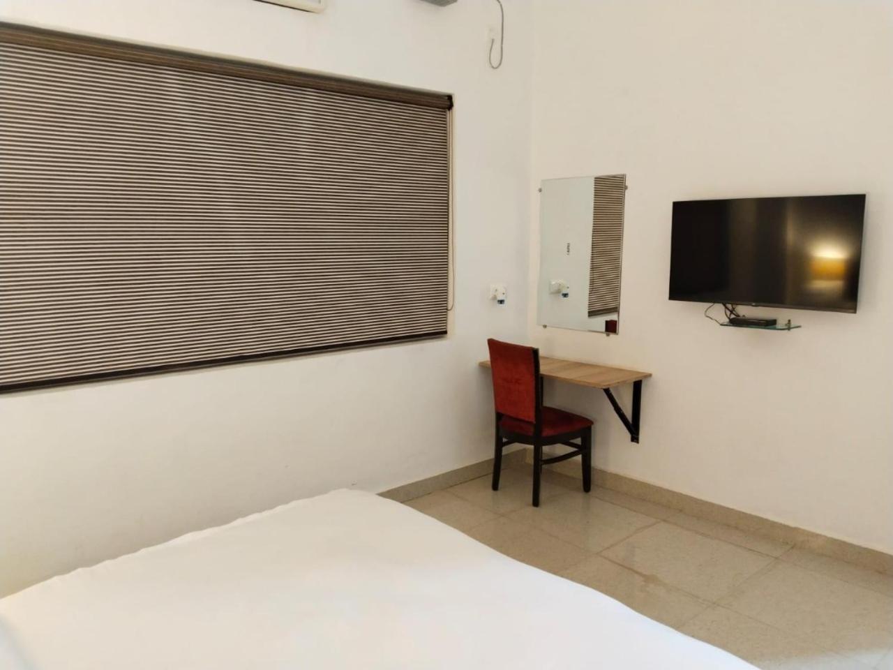 Hotel Lakeview By Bookingcare Chhatarpur Екстер'єр фото
